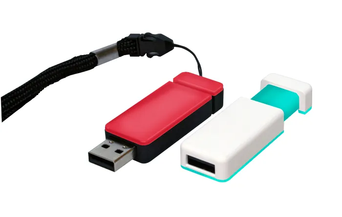 USB-stick van gerecycled plastic aan een nekkoord