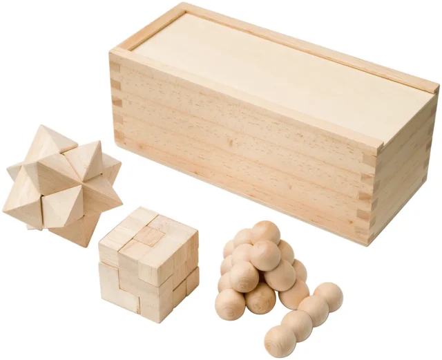 Driedelig houten denkspel in houten geschenkdoos