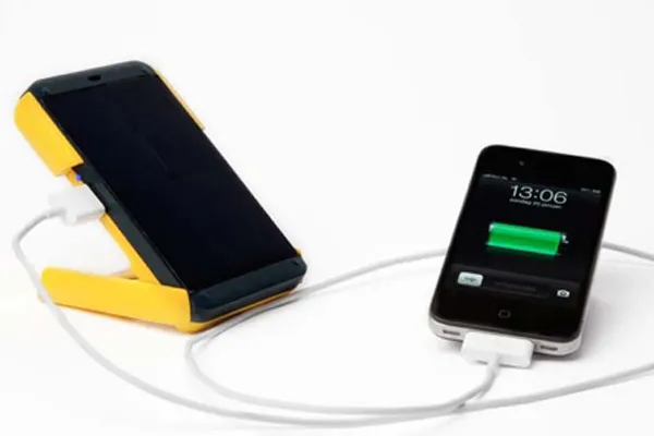WakaWaka Power solar lamp en oplader met USB-kabel