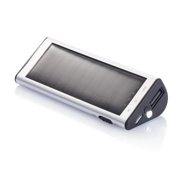 Compacte solar powerbank met zonnepaneel en micro-USB-kabel
