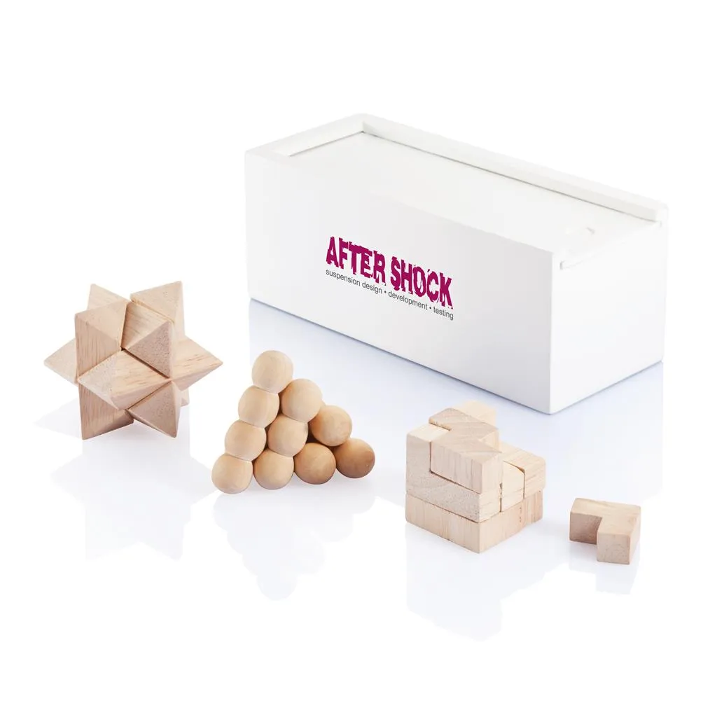 Witte houten doos met drie denkpuzzels