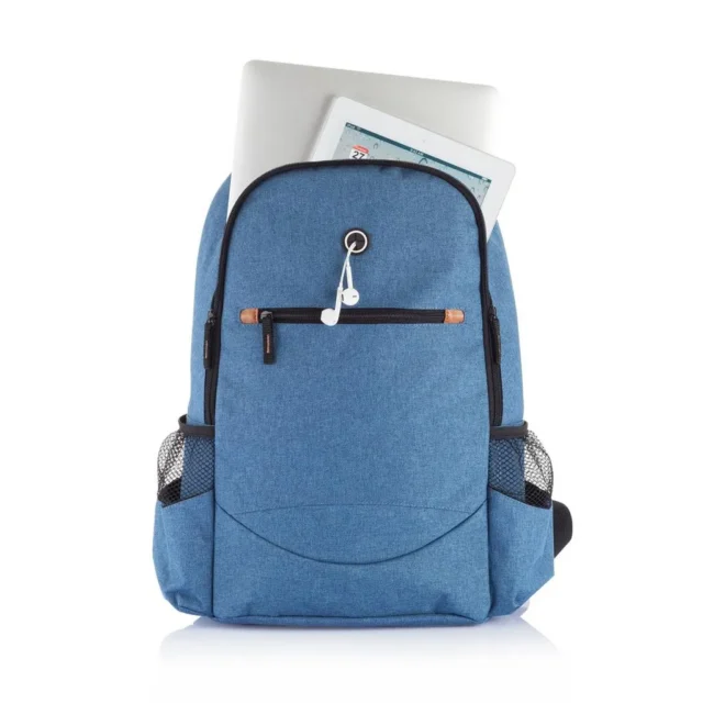 Blauwe rugtas met bruine details op handvatten en ritsen