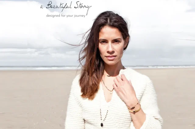 Kaart met daarop een handgemaakt armbandje van A Beautiful Story