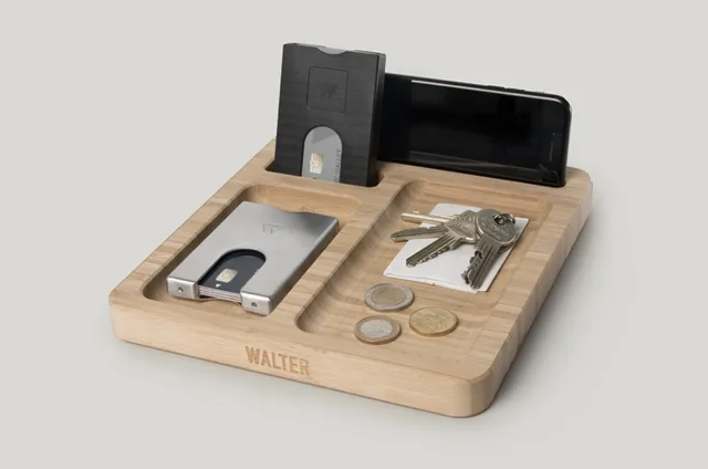 Bamboe organizer Walter Bamboo Dock met sleutels en telefoon