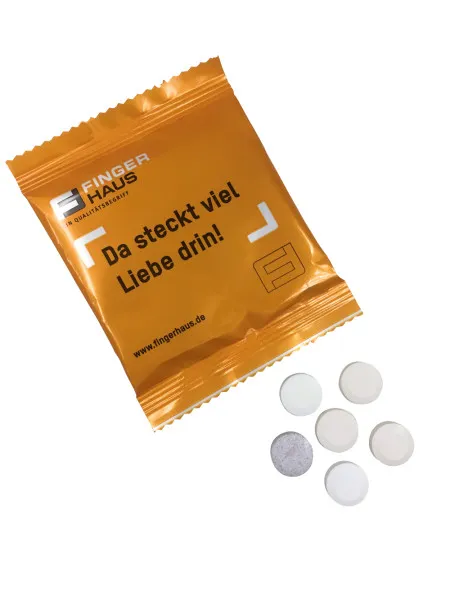 Bedrukt zakje gevuld met pepermunttabletten