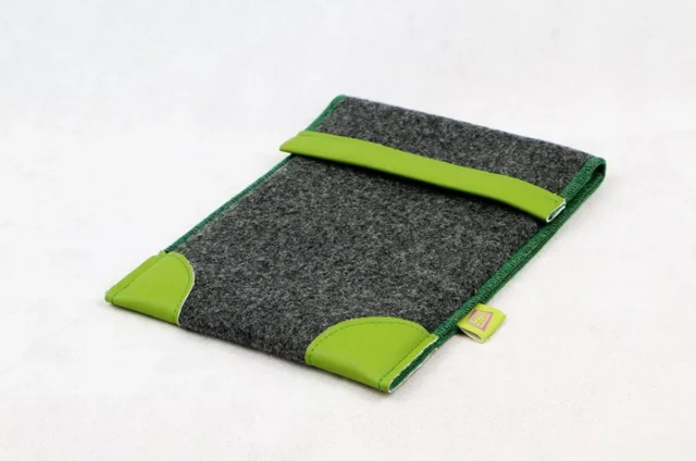 Vilten tablet sleeve met leren details