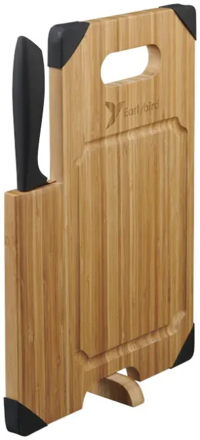 Bamboe snijplank met ingebouwd mes naast een geschenkdoos