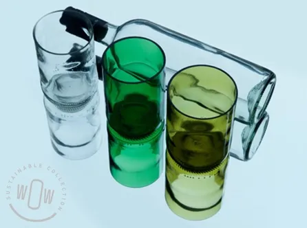 Drinkglas gemaakt van een doorgesneden wijnfles