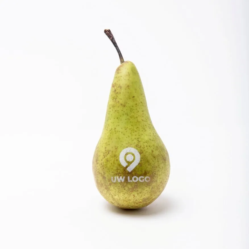 Peer met zwart bedrukt logo