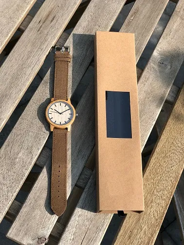 Analoog horloge met bamboe kast en canvas band