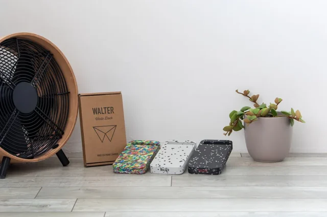 Draadloze oplaaddock van gerecycled plastic