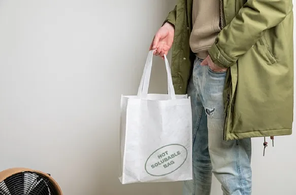 Witte stevige tas van oplosbaar materiaal
