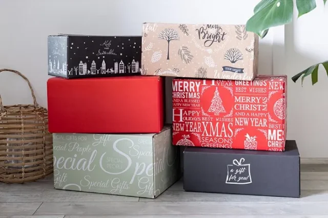 Geschenkdoos met drinkfles, notitieboekje, pen en koffiekop
