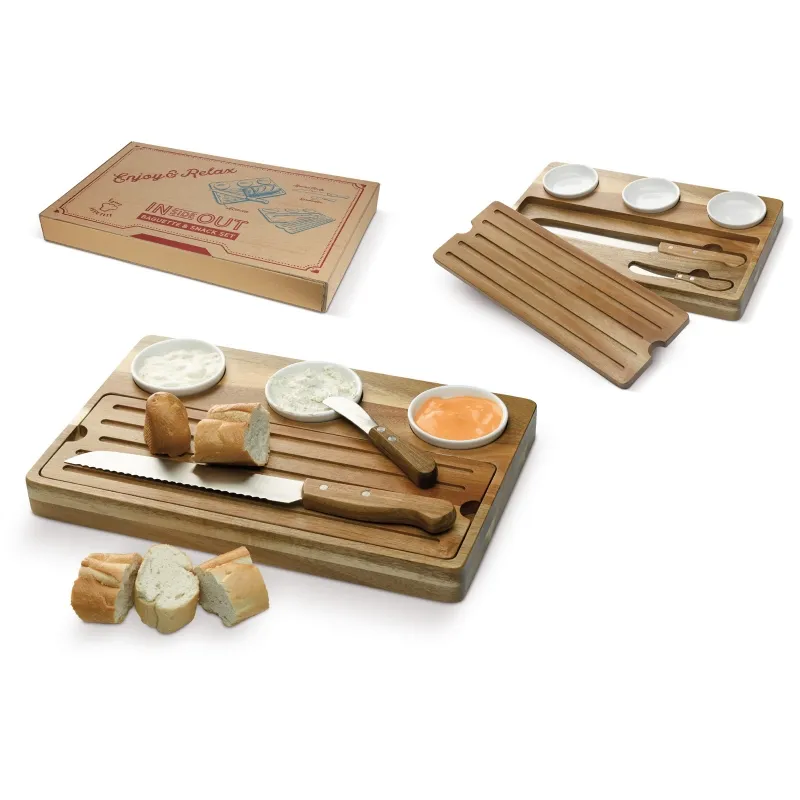 Acaciahouten broodplank met schaaltjes en messen