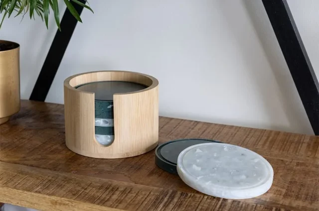 Onderzetters van gerecycled plastic met marmermotief
