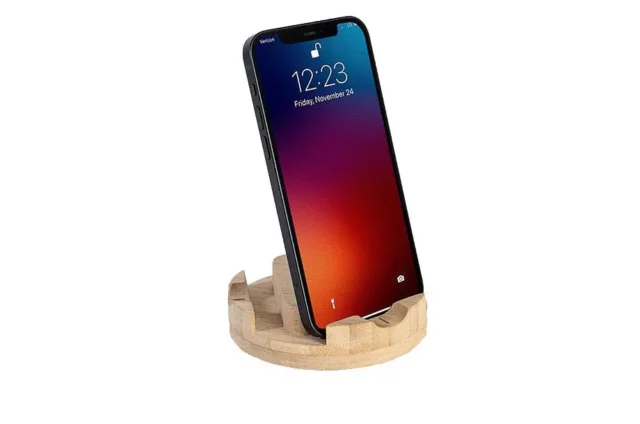 Draaibare bamboe standaard voor telefoon of tablet
