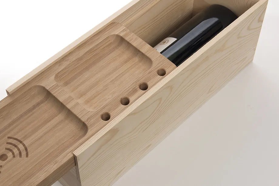 Houten wijnkistje met schuifklep