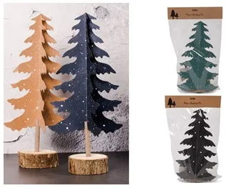 Uitgevouwen papieren kerstboom op houten stammetje
