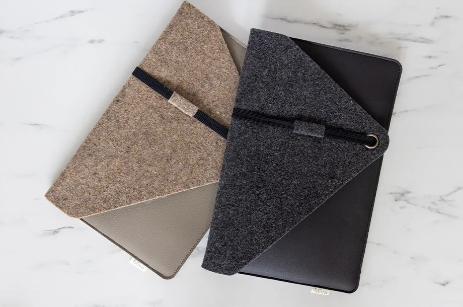 Laptop sleeve van gerecycled vilt met appelleer