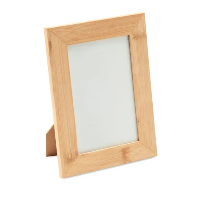 Fotolijst van bamboe met een foto erin