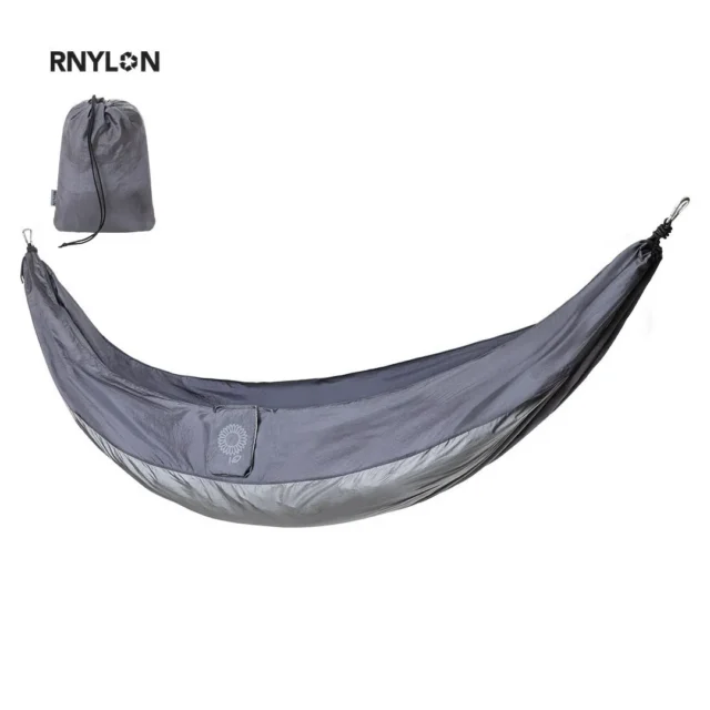 Opgehangen hangmat van gerecycled nylon