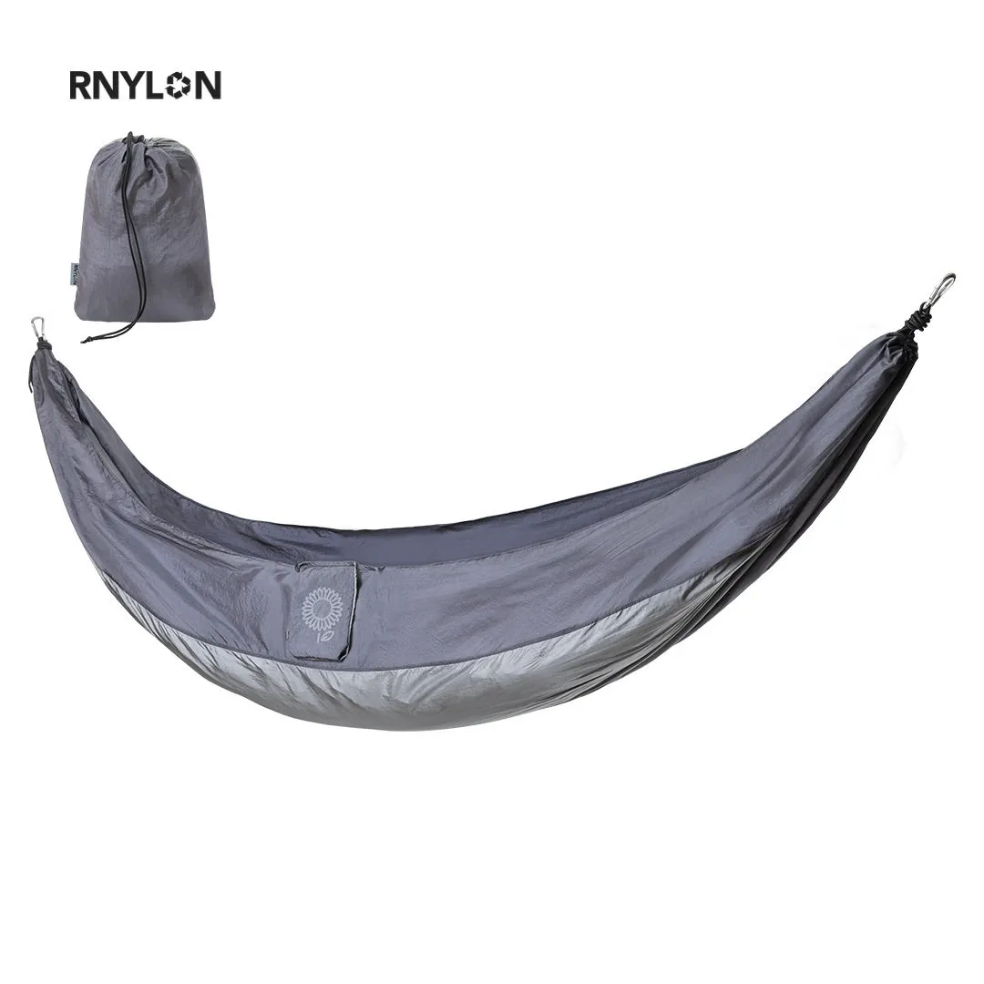 Opgehangen hangmat van gerecycled nylon