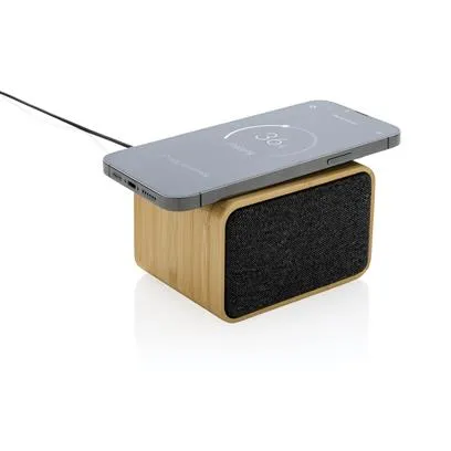 Draadloze speaker met bamboe buitenkant en oplaadvlak