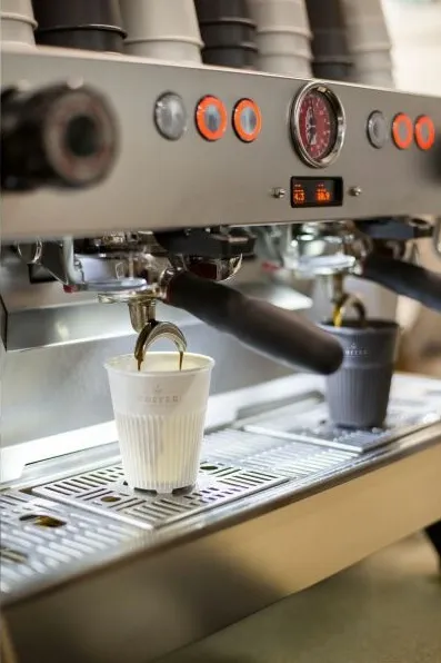 Stapelbare herbruikbare koffiebeker met ribbels