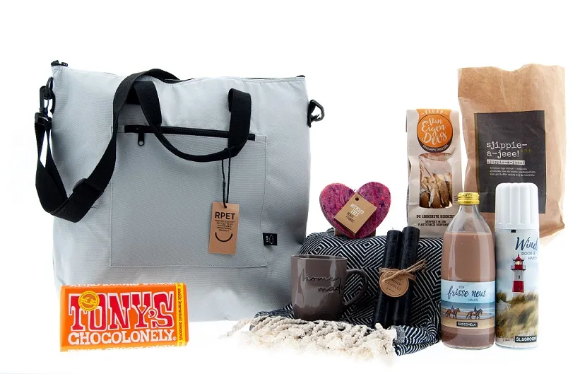 Kerstpakket met koeltas van RPET, kleed, mok en kaarsen