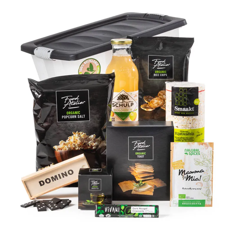Opbergbox met biologische snacks, appelsap en dominospel