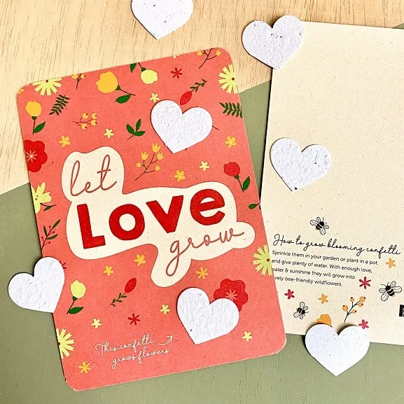 Plantbare wenskaart met hartjesconfetti