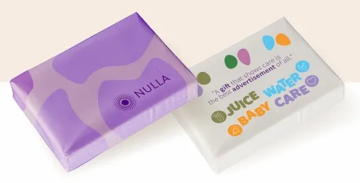 Zakdoekjes in een papieren verpakking