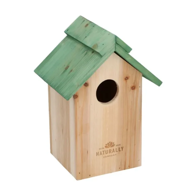 Houten vogelhuisje met groen dak