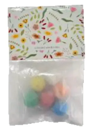 Glazen zakje met gekleurde zaadbommen en kaartje